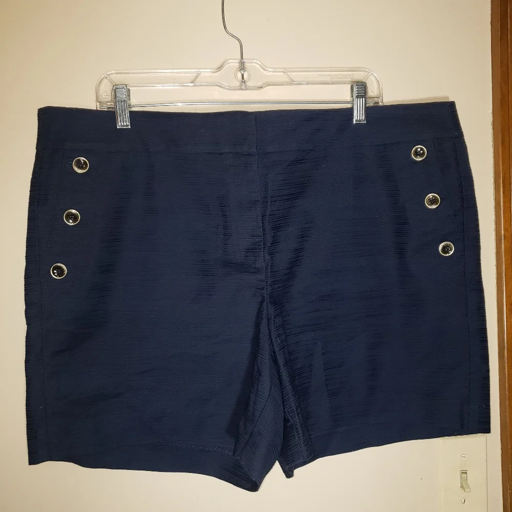 Ann Taylor Women's Navt Blue Shorts Size 16 - Picture 2 of 4